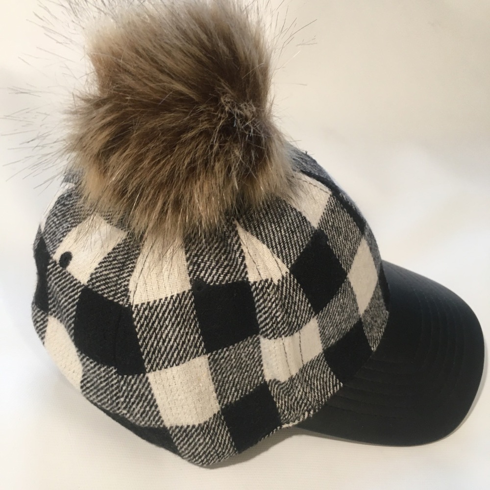 Epoch Rabbit Fur Pom-Pom Cap - Picture 3 of 6